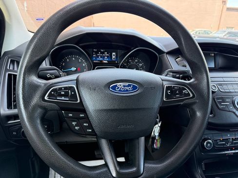 Used 2018 Ford Focus SE FWD image 12