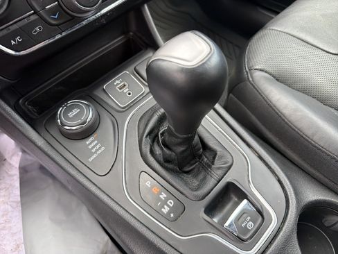 Used 2019 Jeep Cherokee High Altitude AWD/4WD image 31