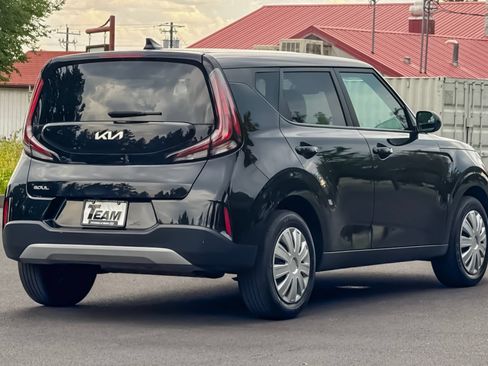 Used 2023 Kia Soul LX FWD image 4