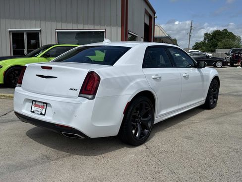 Used 2023 Chrysler 300 Touring L RWD image 7