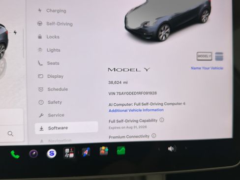 Used 2024 Tesla Model Y 2WD image 17