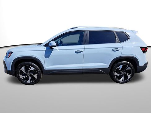 New 2025 Volkswagen Taos SE image 9