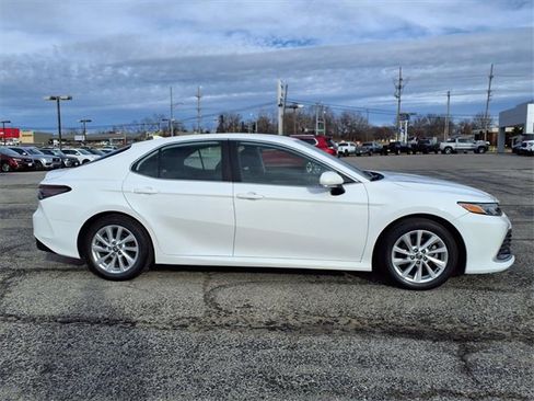 Used 2023 Toyota Camry LE image 9