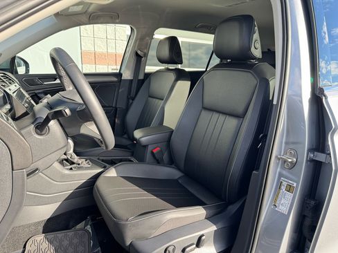 Used 2023 Volkswagen Tiguan SE image 11