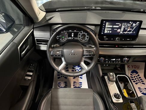 Used 2025 Mitsubishi Outlander SE FWD image 9