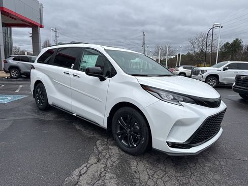 New 2026 Toyota Sienna XSE image 7