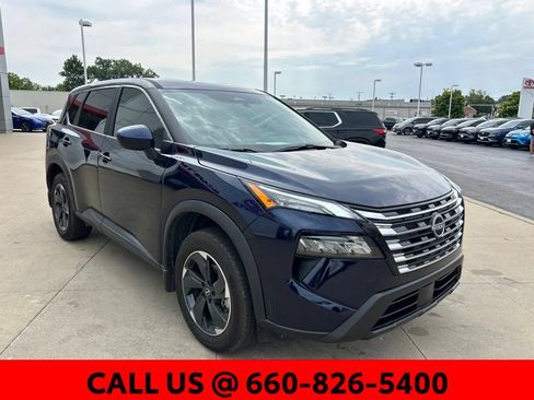 Used 2025 Nissan Rogue SV AWD/4WD image 3