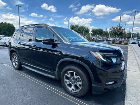 Used 2023 Honda Passport TrailSport image 3