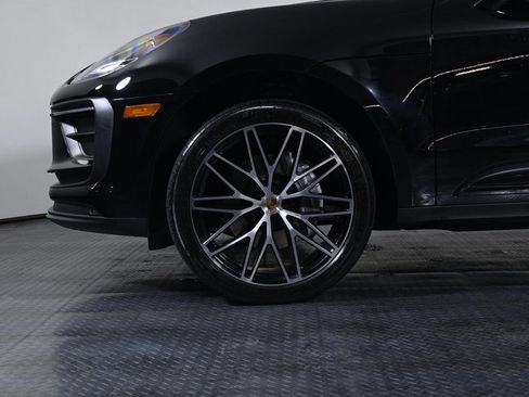 Certified 2024 Porsche Macan image 27
