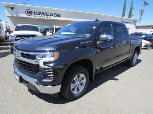 Used 2023 Chevrolet Silverado 1500 LT w/ Protection Package AWD/4WD image 4