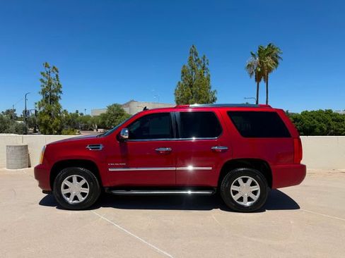 Used 2013 Cadillac Escalade AWD image 5