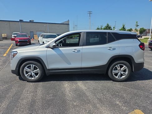 Used 2022 GMC Terrain SLE FWD image 7