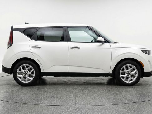 Used 2025 Kia Soul LX w/ LX Technology Package image 11