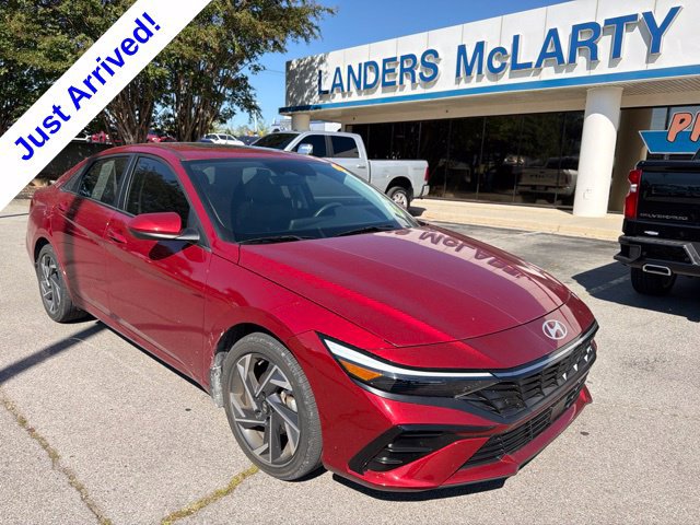 Used 2025 Hyundai Elantra SEL FWD image 1