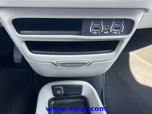Used 2024 Chrysler Pacifica Touring-L FWD image 12