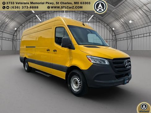 Used 2021 Mercedes-Benz Sprinter 2500 image 1