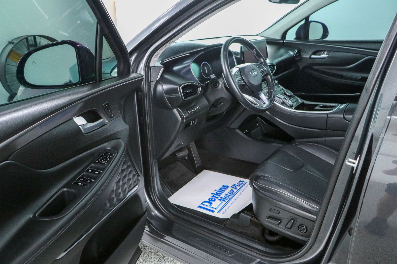 Used 2023 Hyundai Santa Fe Limited FWD image 3