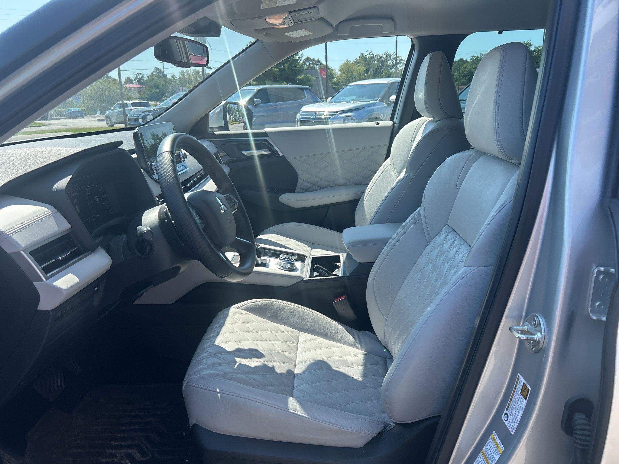 Used 2023 Mitsubishi Outlander SEL AWD/4WD image 9