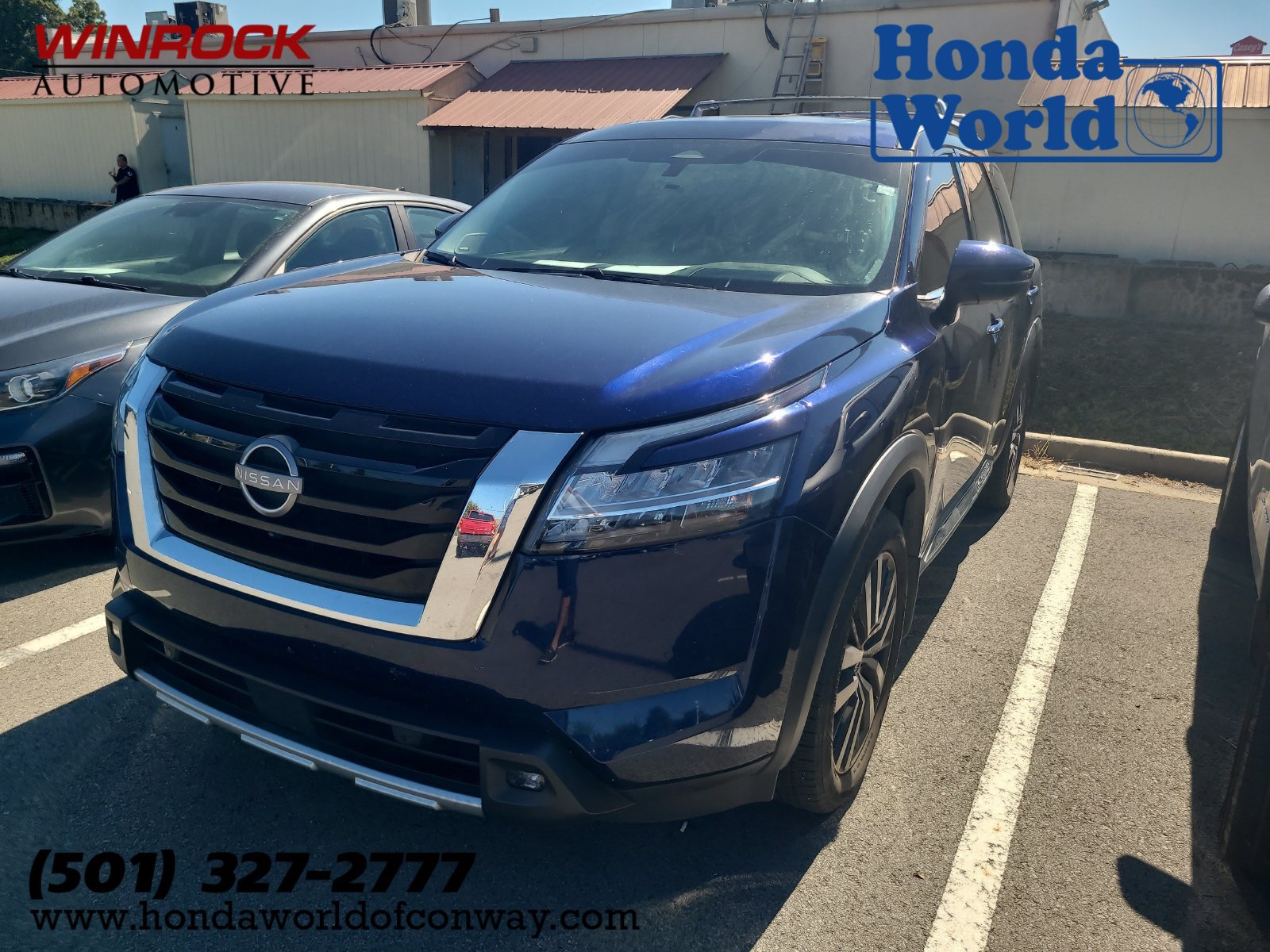 Used 2022 Nissan Pathfinder Platinum w/ Cargo Package AWD/4WD image 1