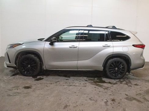 Used 2023 Toyota Highlander XSE AWD/4WD image 7