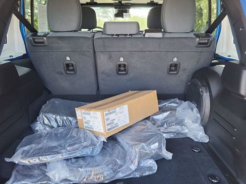 Used 2024 Jeep Wrangler Unlimited image 19