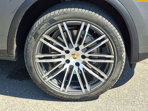Used 2017 Porsche Cayenne S AWD/4WD image 24