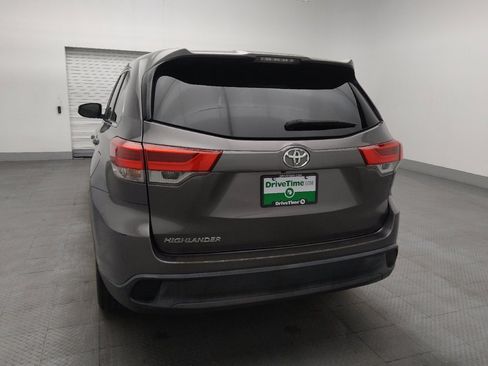 Used 2018 Toyota Highlander LE image 6