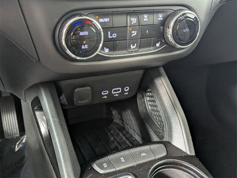 Used 2021 Chevrolet TrailBlazer LT w/ Premium Seating Package image 19