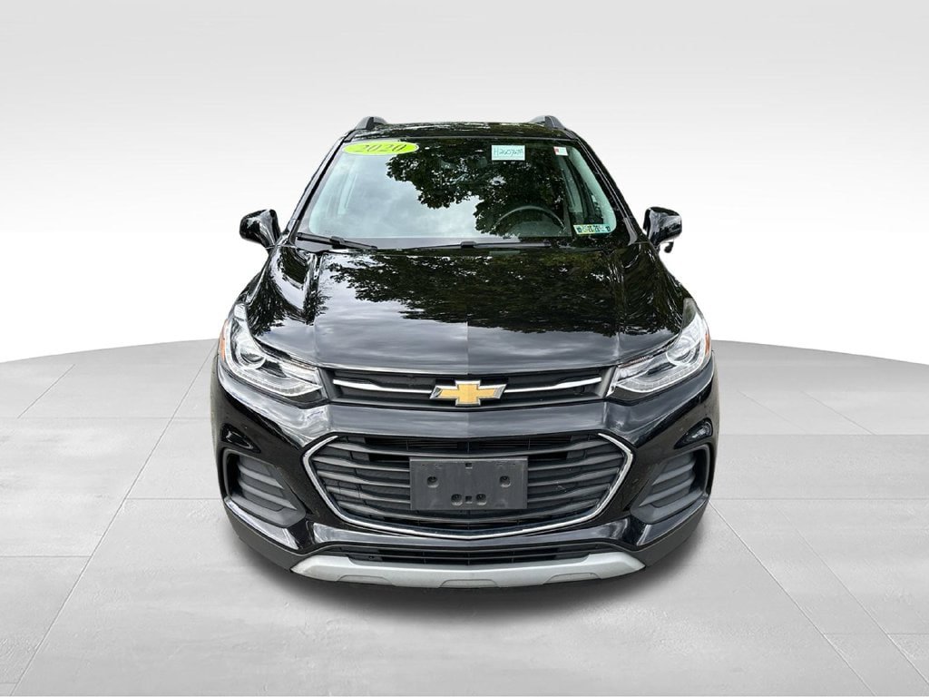 Used 2020 Chevrolet Trax LT w/ LT Convenience Package FWD image 2