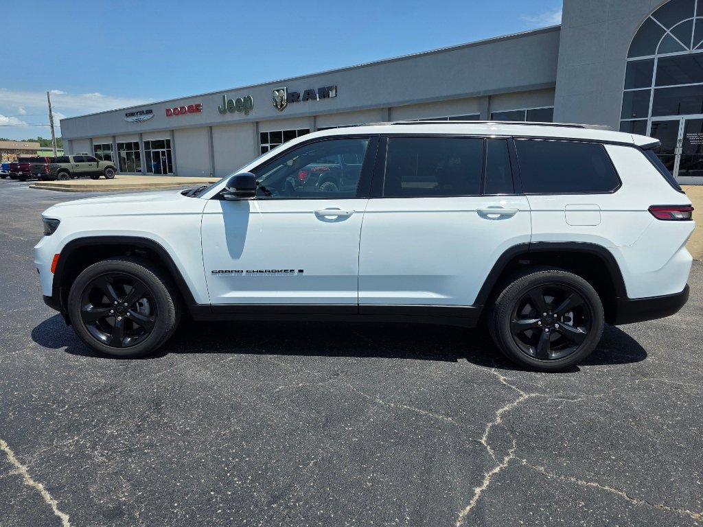 Used 2023 Jeep Grand Cherokee L Laredo AWD/4WD image 9