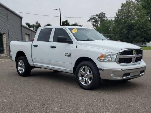Used 2019 RAM 1500 ST w/ SXT Plus Group AWD/4WD image 3