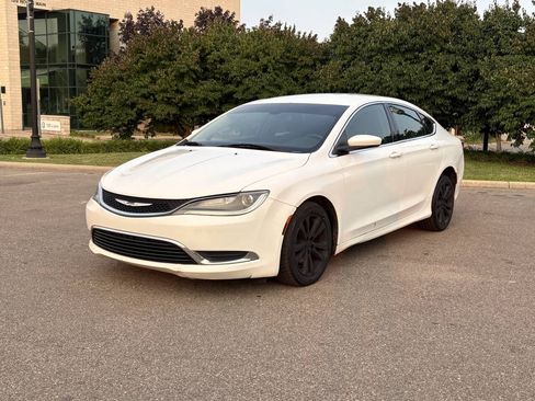Used 2015 Chrysler 200 Limited w/ Convenience Group FWD image 3