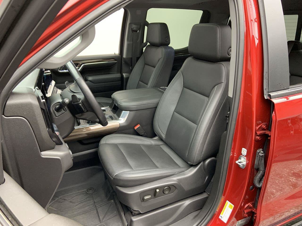Used 2023 Chevrolet Silverado 1500 RST AWD/4WD image 10