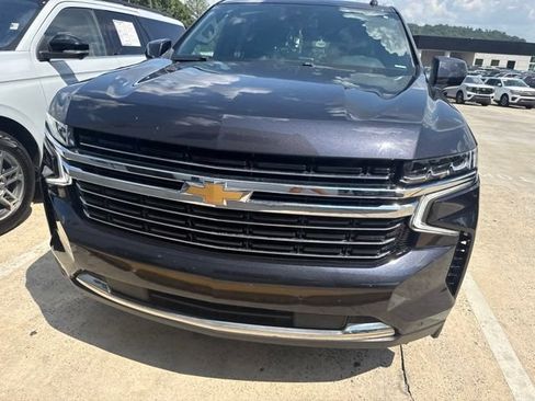 Used 2023 Chevrolet Suburban LT RWD image 4