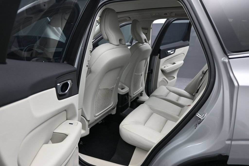 Used 2025 Volvo XC60 T8 Ultra w/ Protection Package Premier AWD/4WD image 13