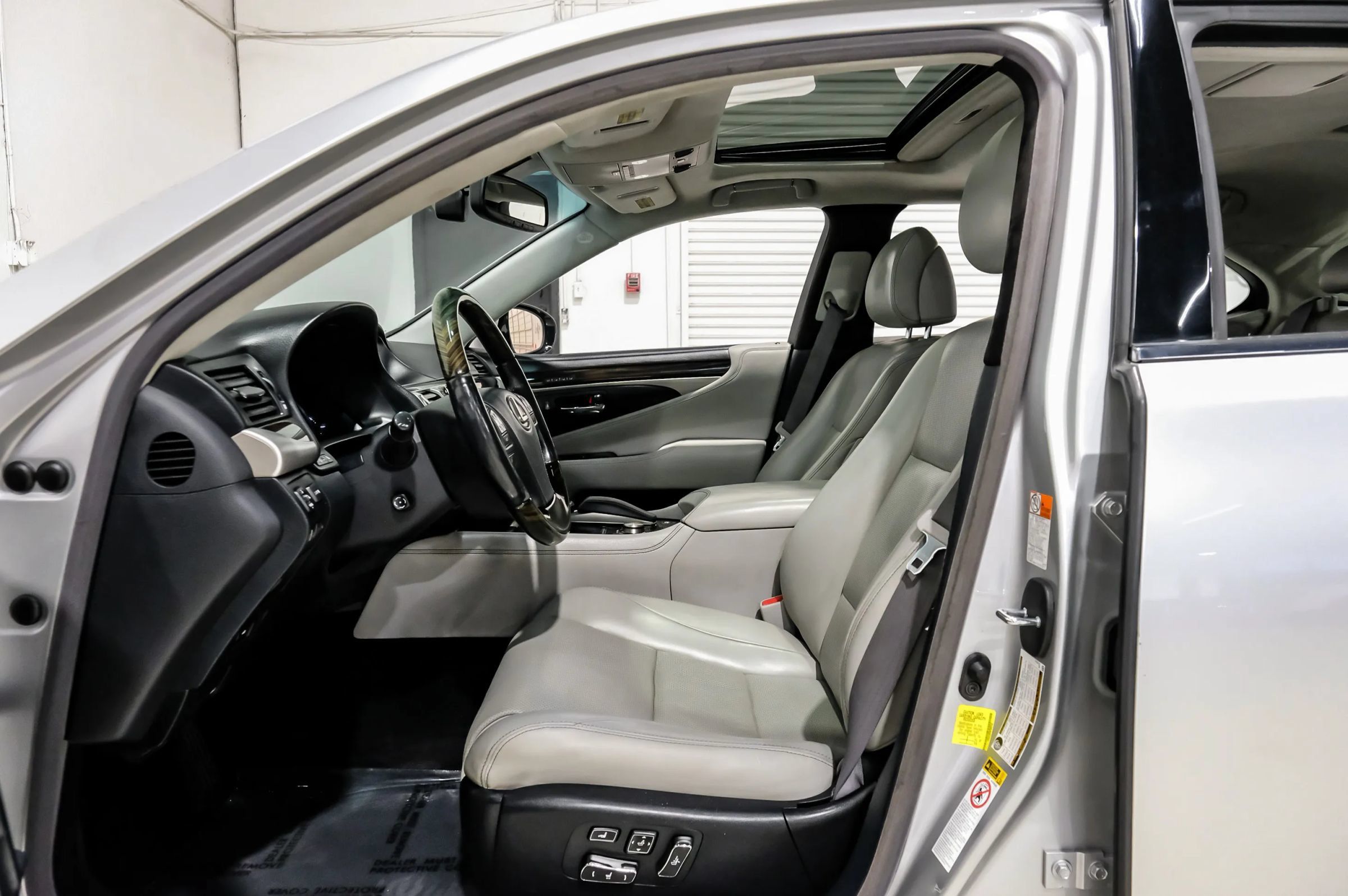 Used 2015 Lexus LS 460 L RWD image 19