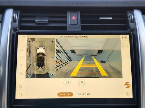 Used 2025 Land Rover Discovery S image 18