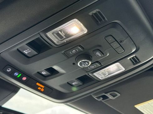 Used 2021 Chevrolet Suburban Z71 w/ Z71 Signature Package image 27