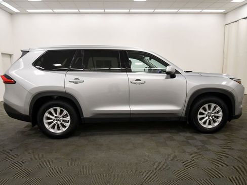 Used 2024 Toyota Grand Highlander XLE image 9