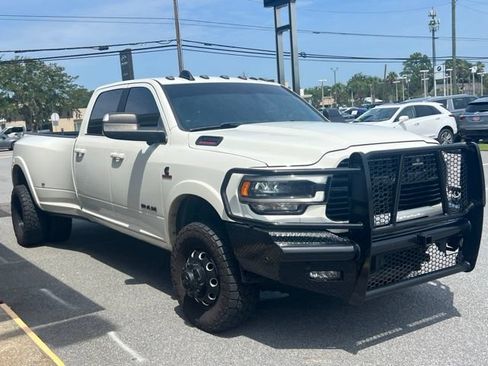 Used 2022 RAM 3500 Laramie AWD/4WD image 4