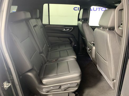 Used 2021 Chevrolet Suburban LT RWD image 38
