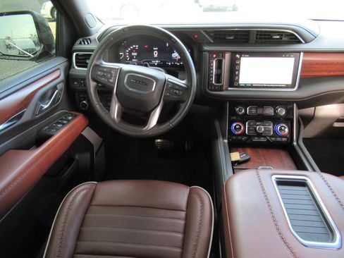 Used 2024 GMC Yukon XL Denali Ultimate image 12