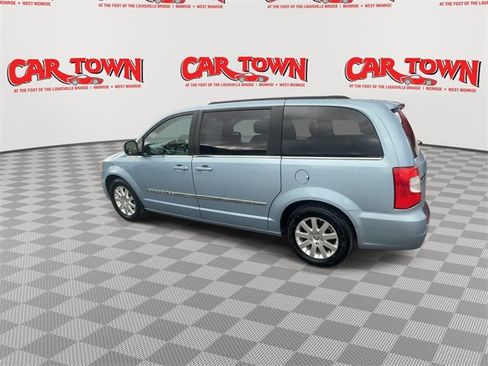 Used 2013 Chrysler Town & Country Touring image 6