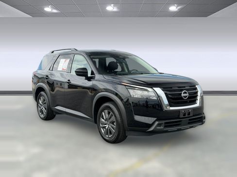 Used 2025 Nissan Pathfinder SV FWD image 11