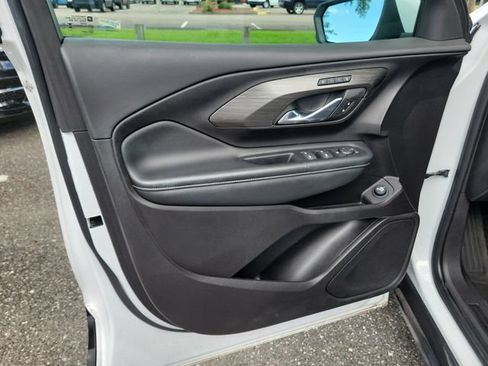 Certified 2024 GMC Terrain SLT FWD image 24