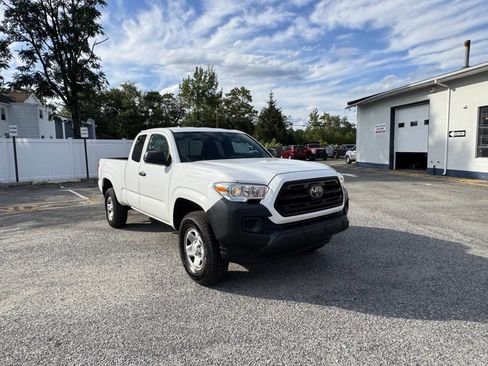 Used 2019 Toyota Tacoma SR image 5