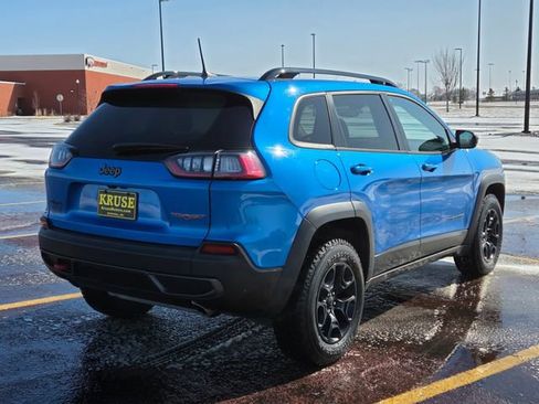 Used 2022 Jeep Cherokee Trailhawk image 3