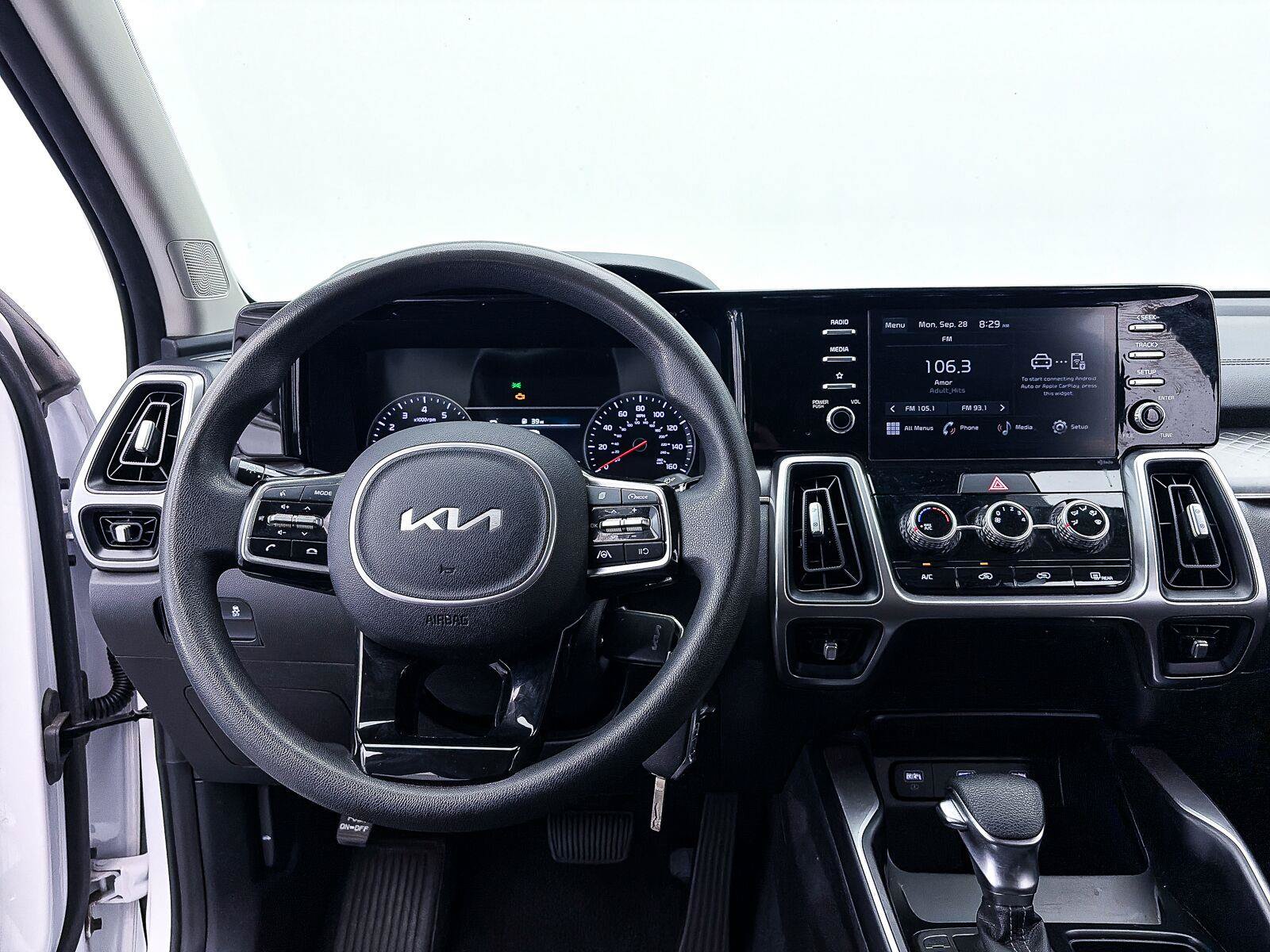 Used 2022 Kia Sorento LX FWD image 3