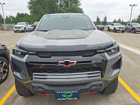Used 2024 Chevrolet Colorado ZR2 w/ ZR2 Convenience Package III AWD/4WD image 3