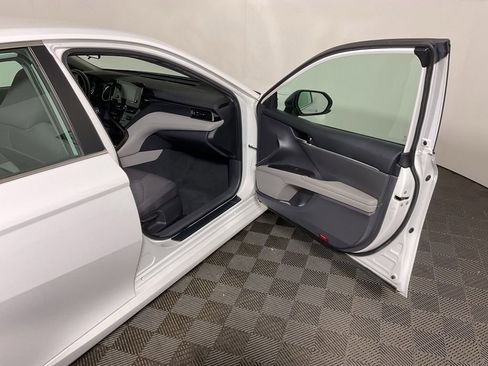 Used 2022 Toyota Camry LE FWD image 33